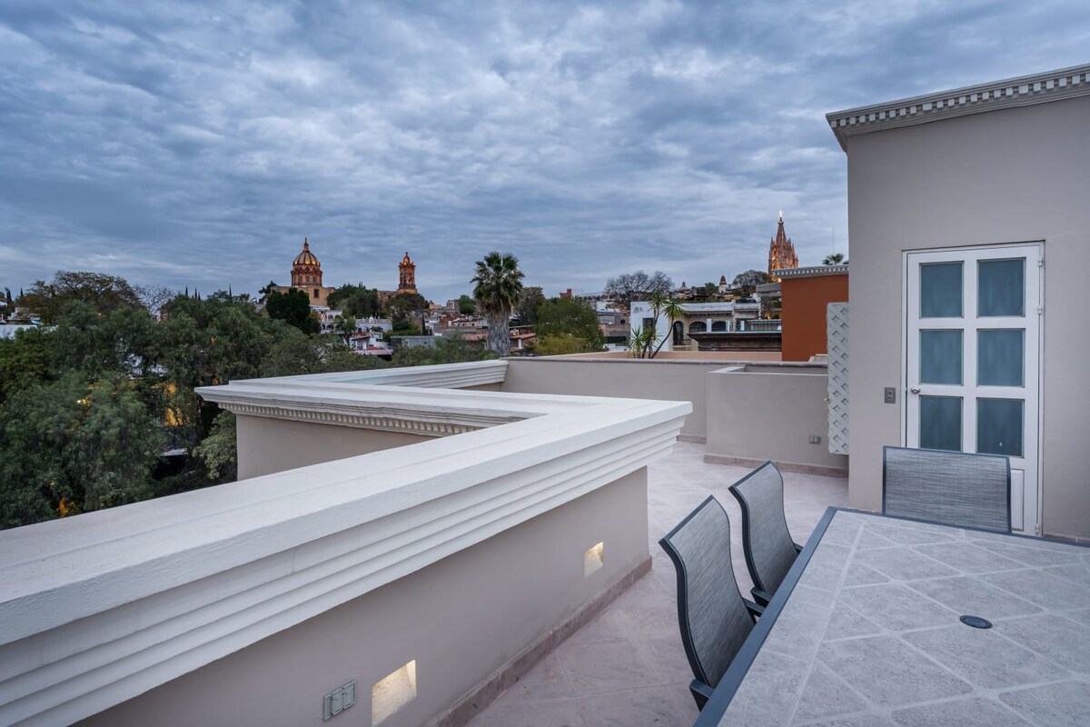 Private rooftop with outdoor dining