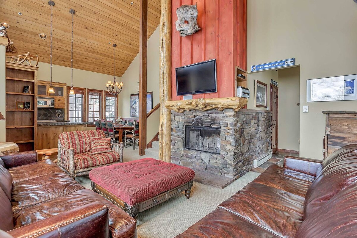 High End Alta Townhouse with Hot Tub photo 3