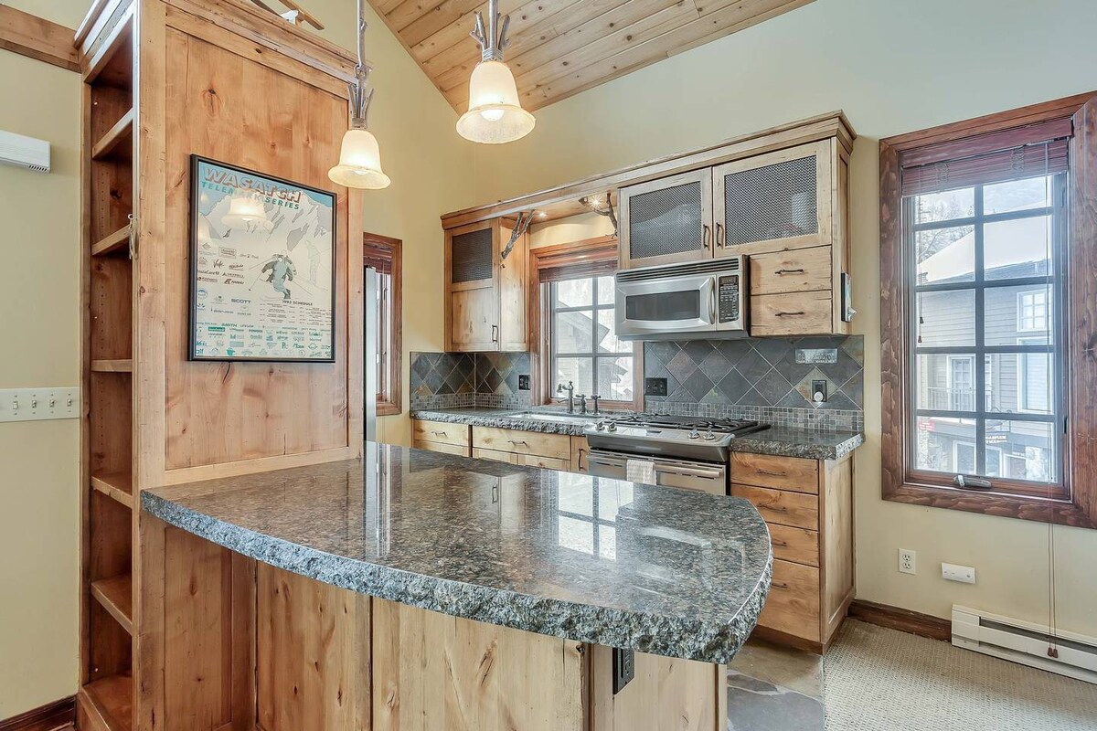High End Alta Townhouse with Hot Tub photo 9