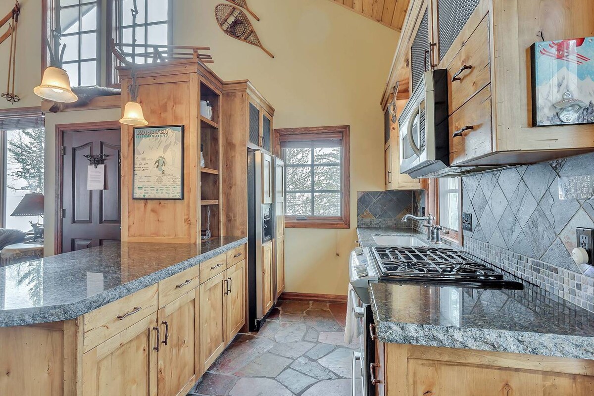 High End Alta Townhouse with Hot Tub photo 5