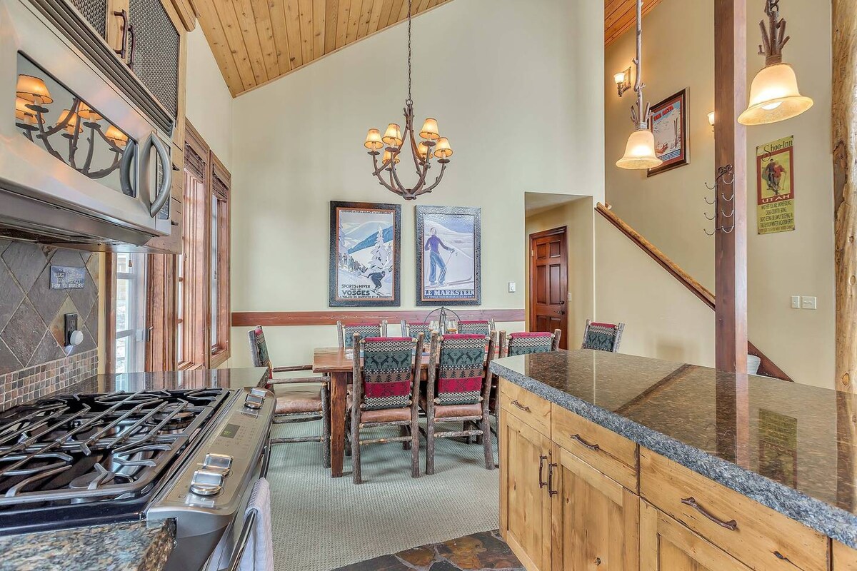 High End Alta Townhouse with Hot Tub photo 8