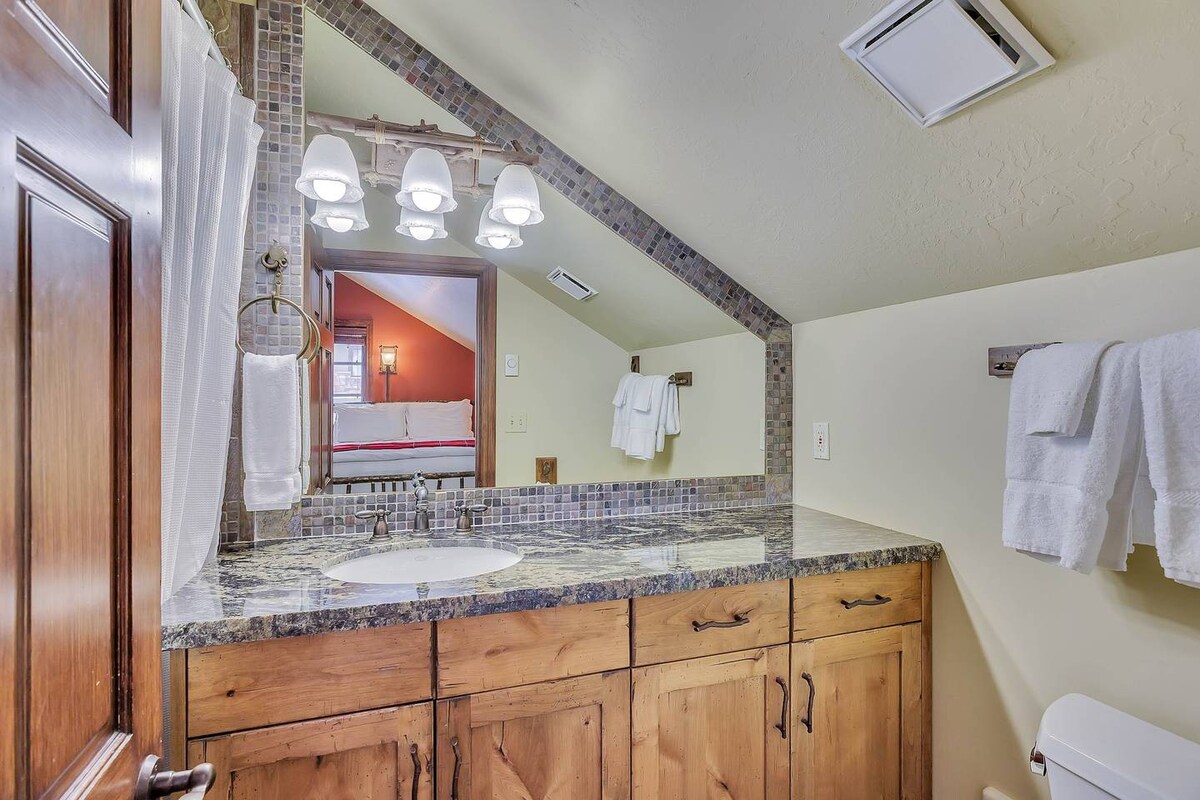 High End Alta Townhouse with Hot Tub photo 15