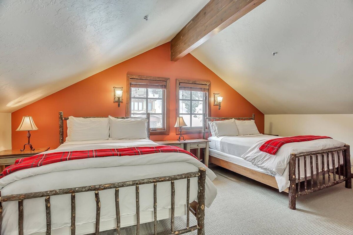 High End Alta Townhouse with Hot Tub photo 17