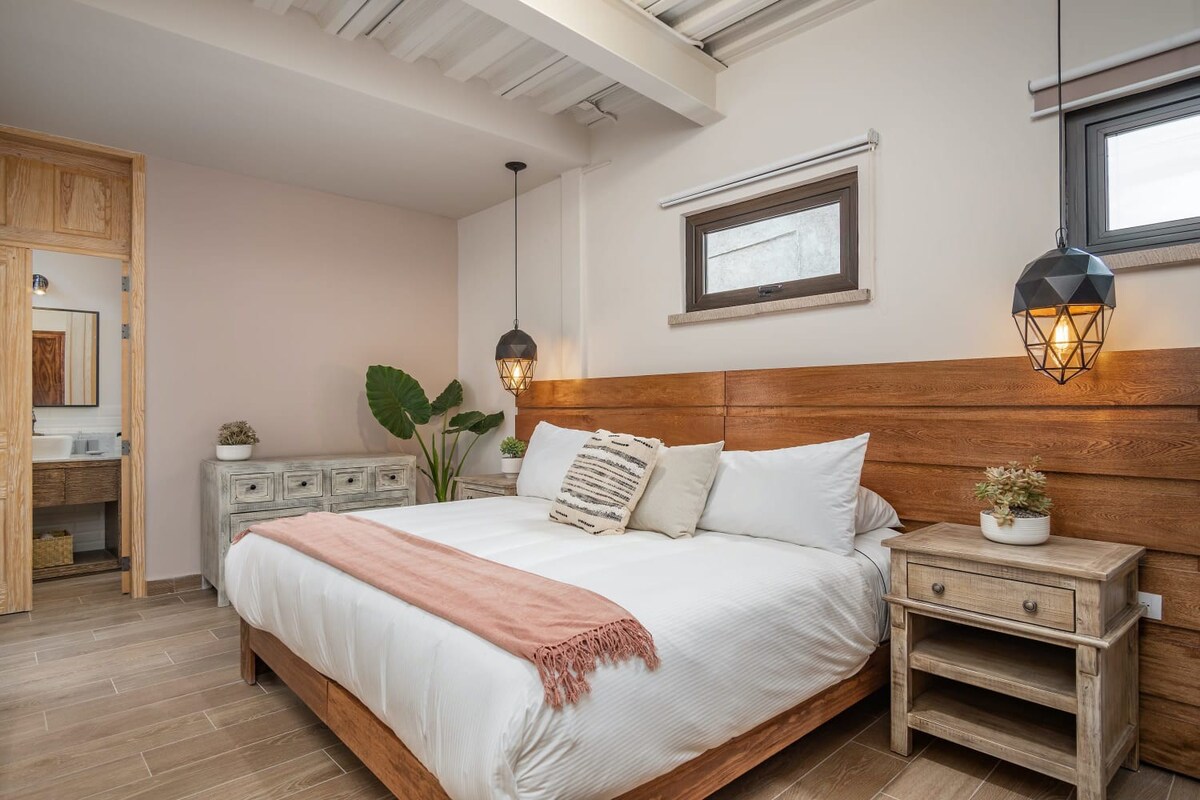 King Bedroom with Ensuite Bathroom
