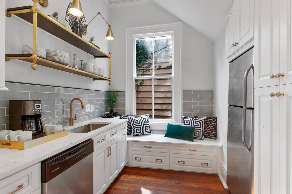 Modern Queen Anne Victorian | Forsyth Park photo 14