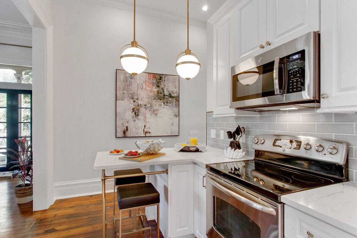 Modern Queen Anne Victorian | Forsyth Park photo 13