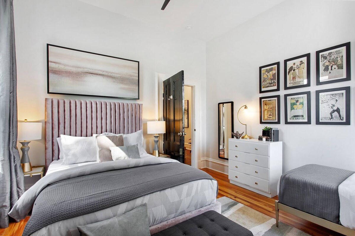 Modern Queen Anne Victorian | Forsyth Park photo 3