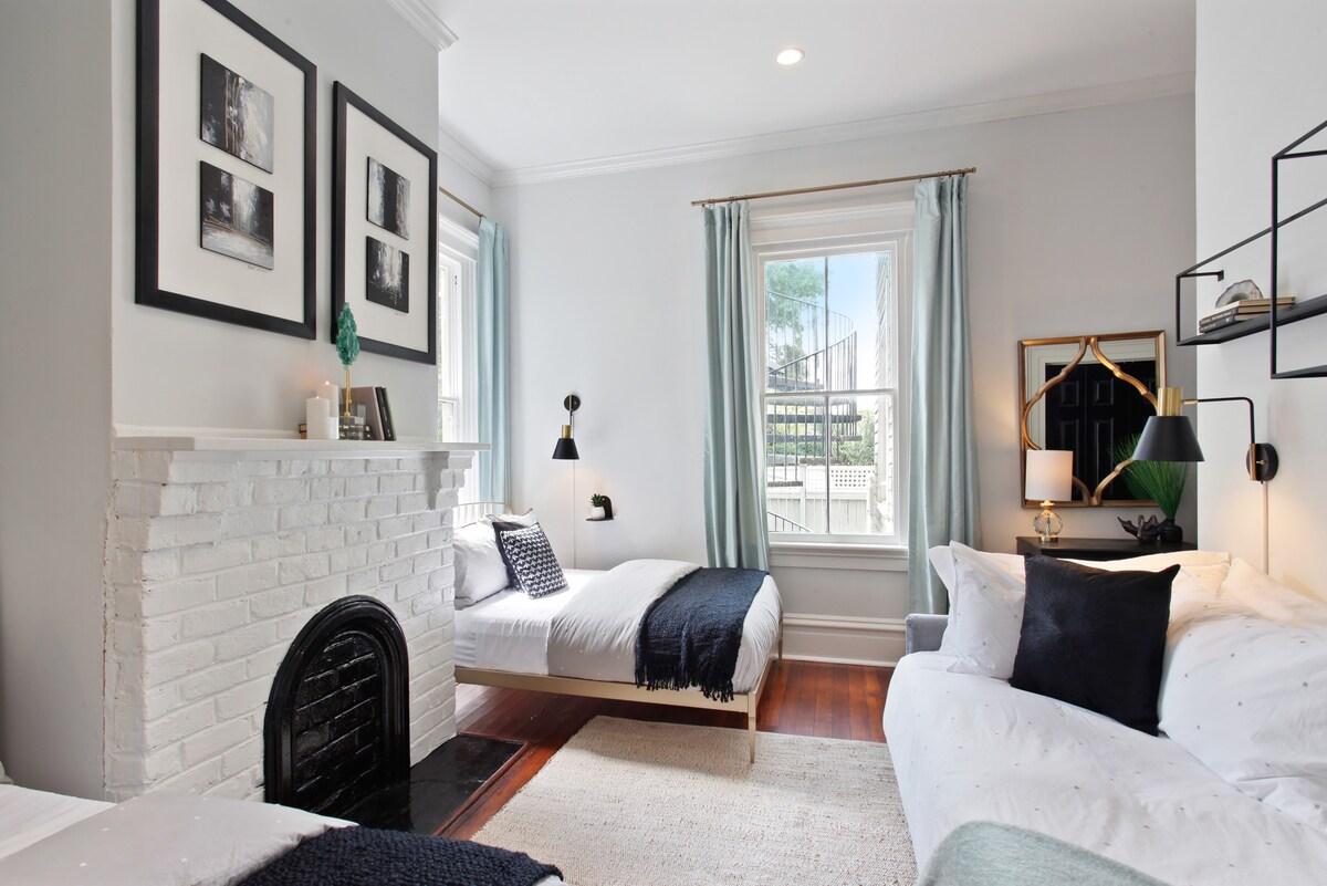 Modern Queen Anne Victorian | Forsyth Park photo 9