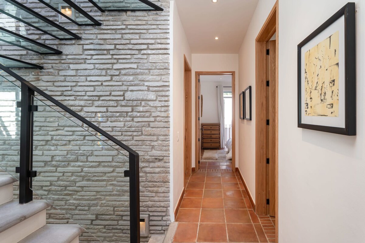 Stairwell & hallway