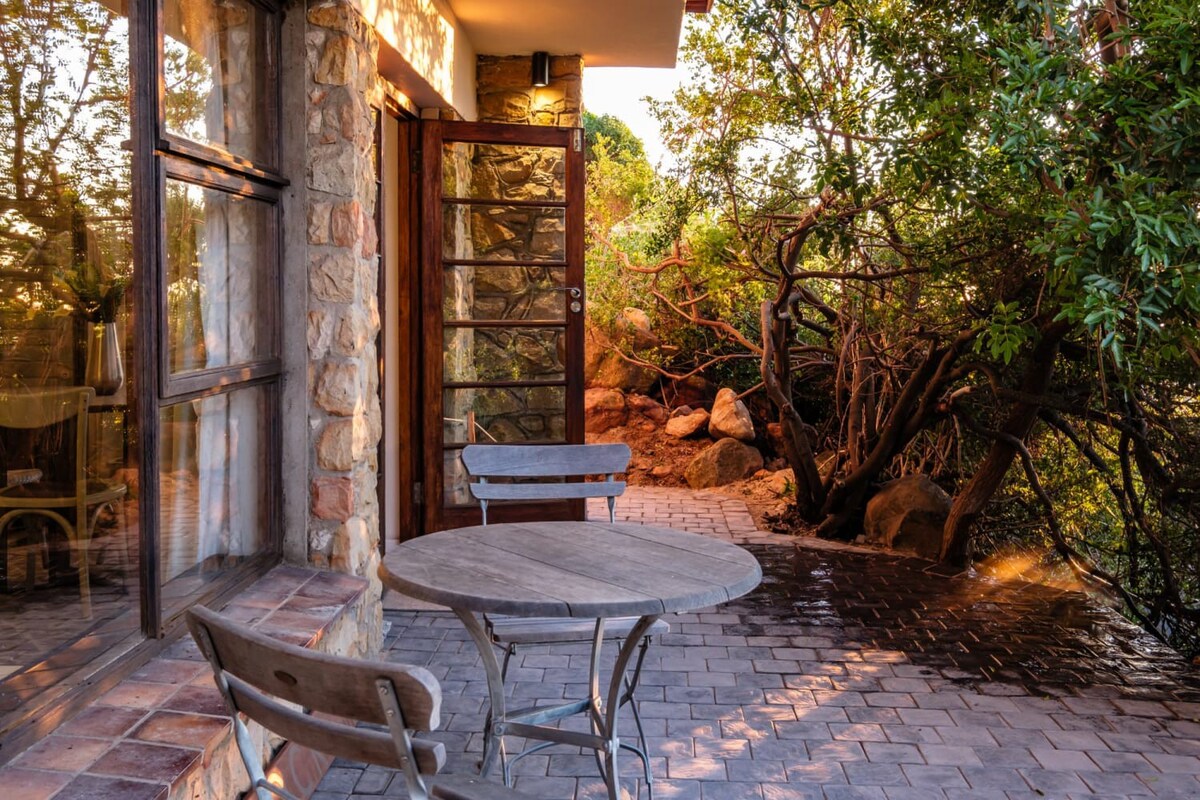 Luxurious Camps Bay Retreat w Sea Views Rock Residence Nox Cape Town