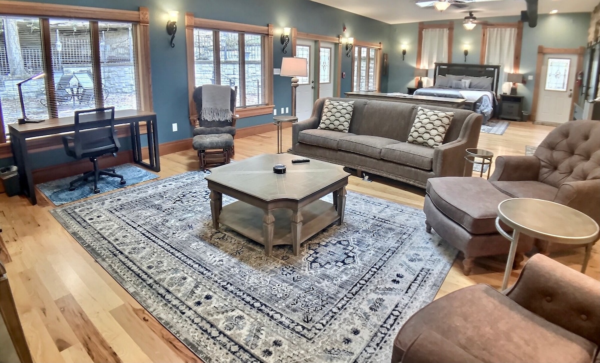 Rock House Cave Side Suite VIP Parking Cave Access — Eureka Springs, AR — vacation rental