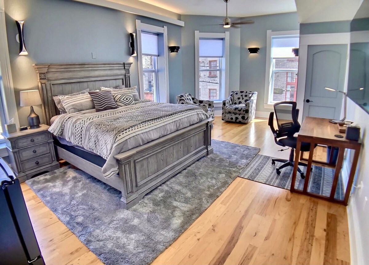 Best Location Downtown + Parking + Amazing Shower — Eureka Springs, AR — vacation rental