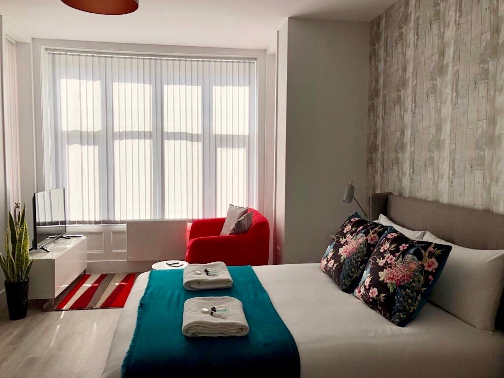 Large Studio Apt, Close to Beach w/ Free Parking!