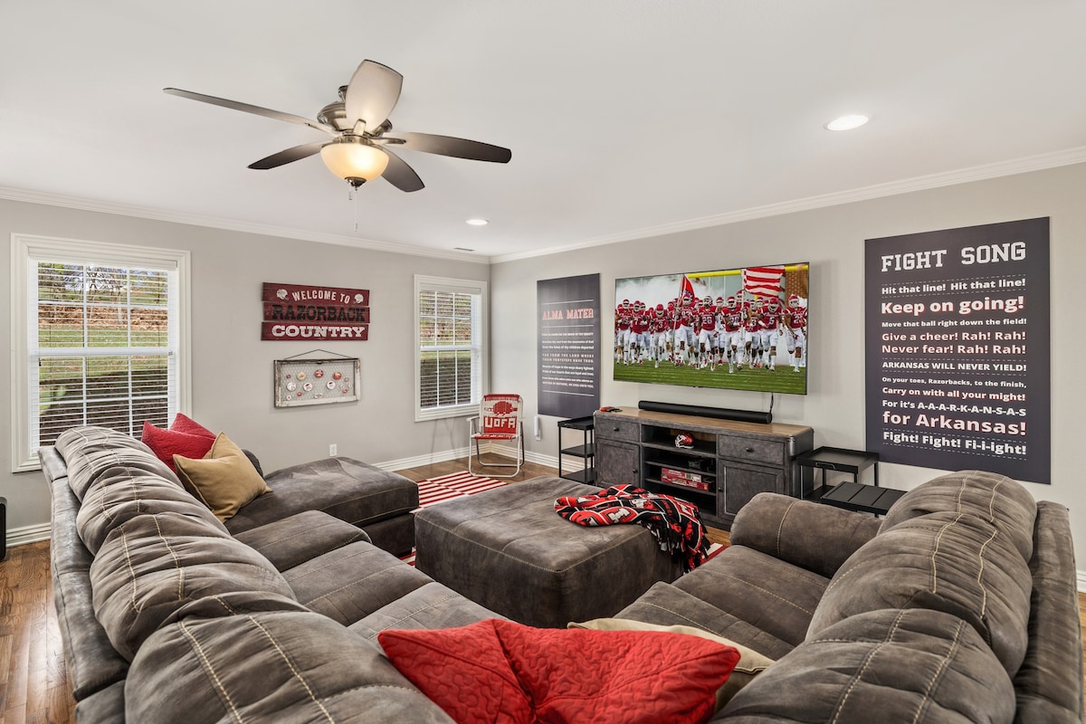 Pig Sooie Porch - Steps to Razorback Stadium-UofA — Fayetteville, AR — vacation rental