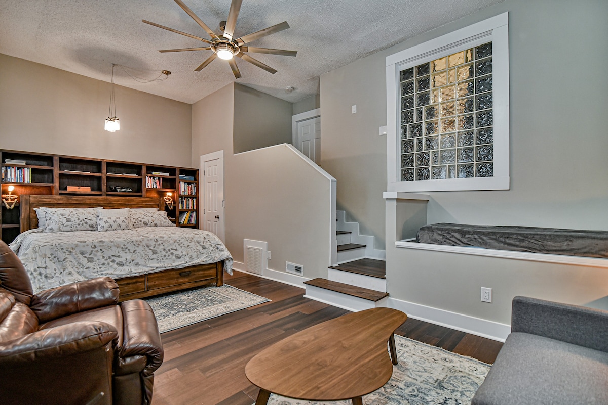 Asheville Rustic Cabin: Hot Tub, Pets ok, Fire Pit — Asheville, NC — vacation rental
