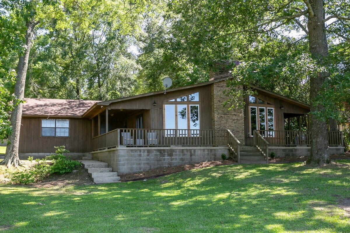 lakelife @ claiborne | LakeFront ; Sleeps 14; Ramp — Homer, LA — vacation rental