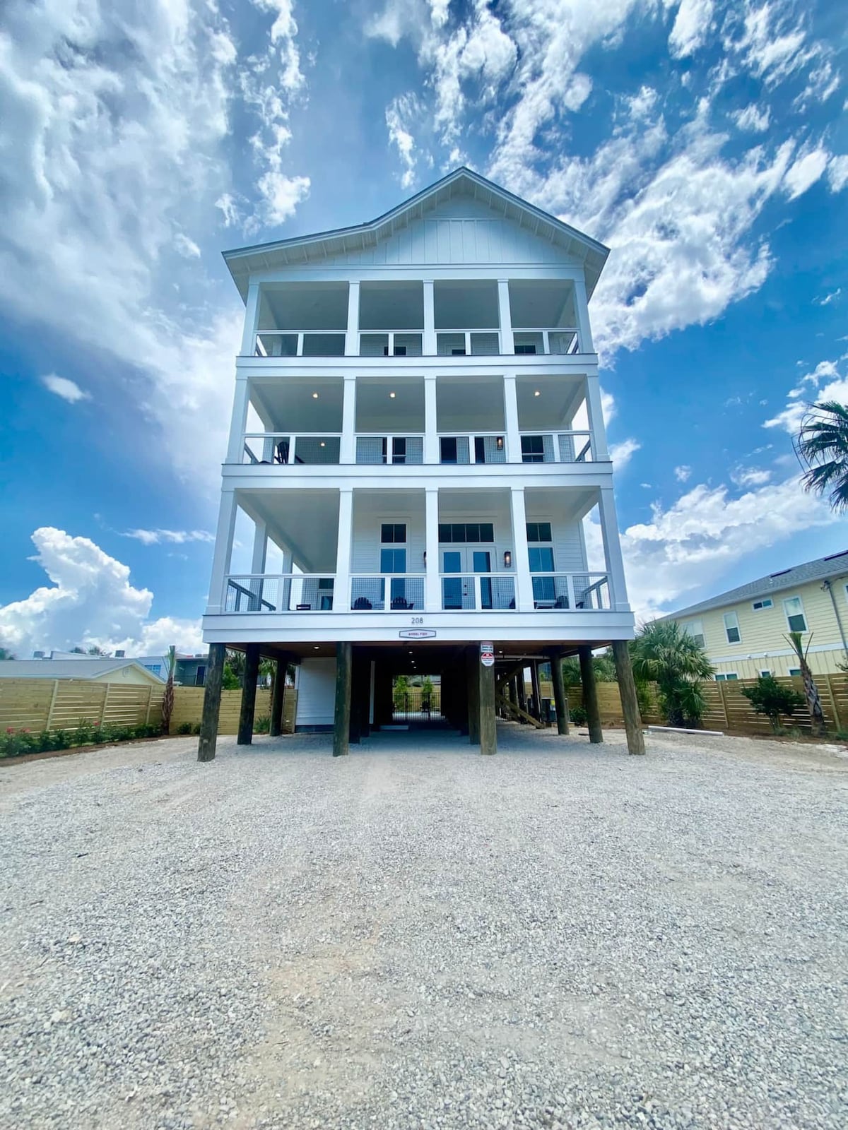 8 BR 6 BA + Pool & Hot Tub + Pickleball Fun