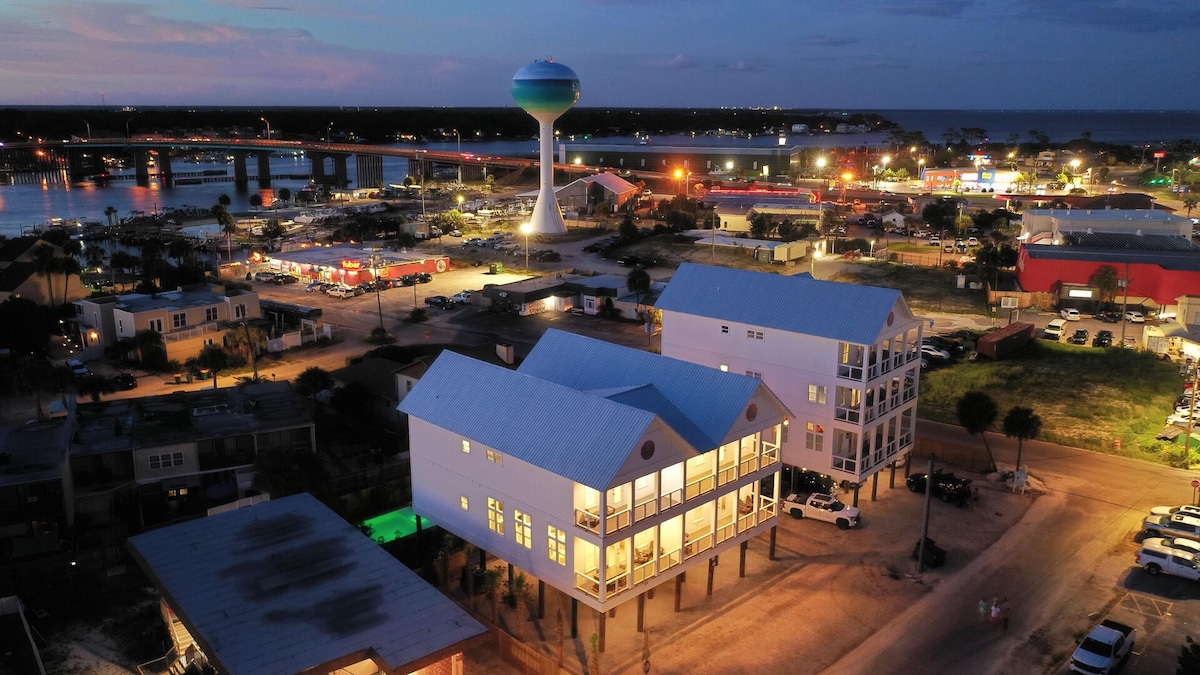 5 BR 4 BA  Private Pool Pickleball Fun