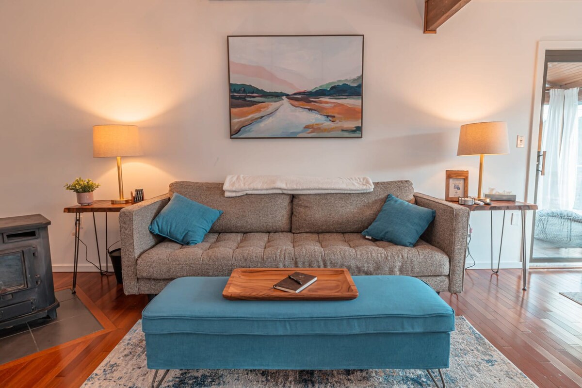 Whether it’s diving into a good book, enjoying a movie, or sneaking in a nap, this comfy couch has you covered for ultimate relaxation!