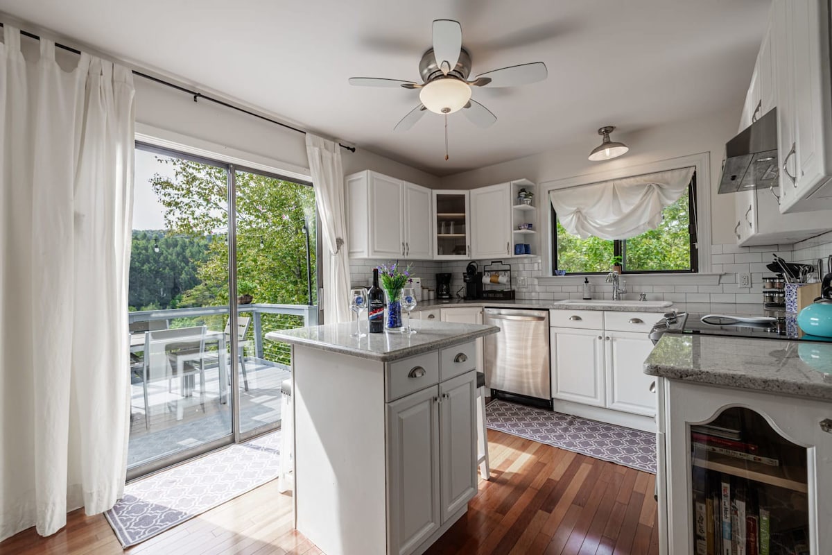 Cook, create, and sip! This well-stocked kitchen has everything you need, plus a complimentary wine to toast your getaway!