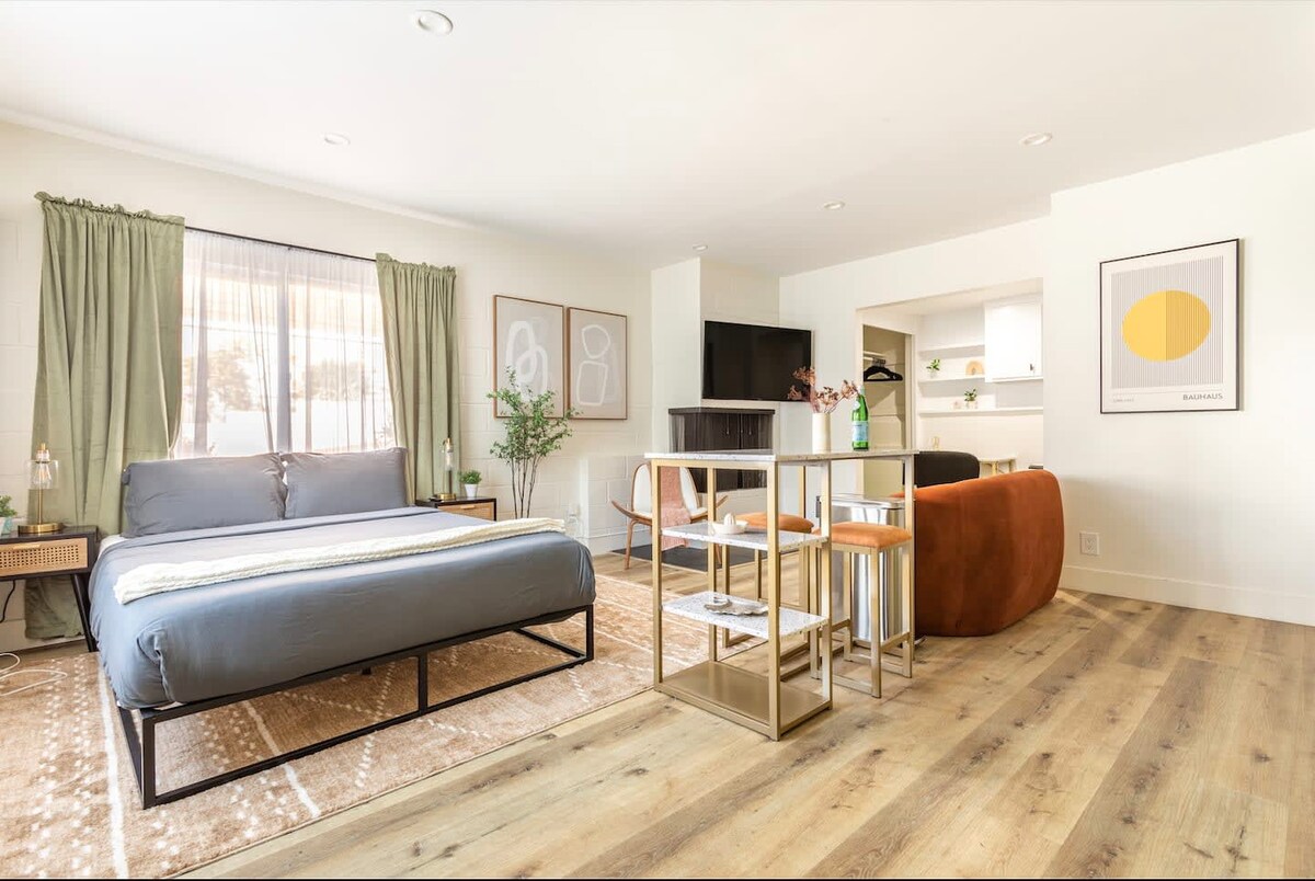 Manhattan Beach Steps Away: Patio & Parking — Manhattan Beach, CA — vacation rental