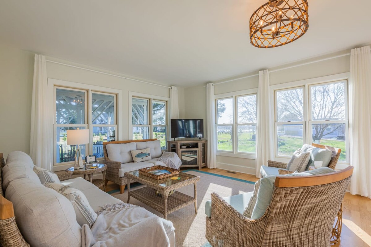 Relax Water View Bike Walk 2 Town and Tides Inn — Irvington, VA — vacation rental