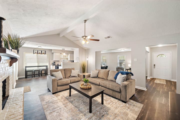 Private Yard Oasis: 4BR Home, Sleeps 10