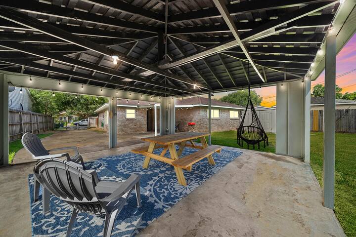 Private Yard Oasis: 4BR Home, Sleeps 10