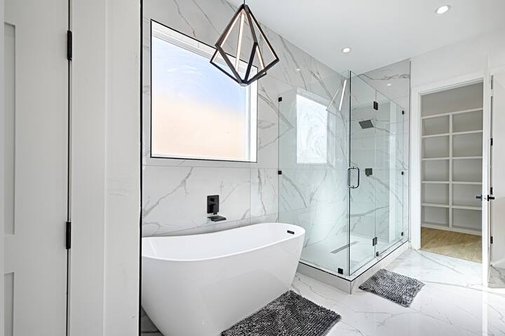 5bd|4br Modern Home w/ Pool