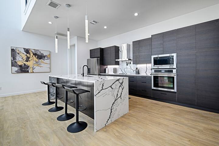 5bd|4br Modern Home w/ Pool