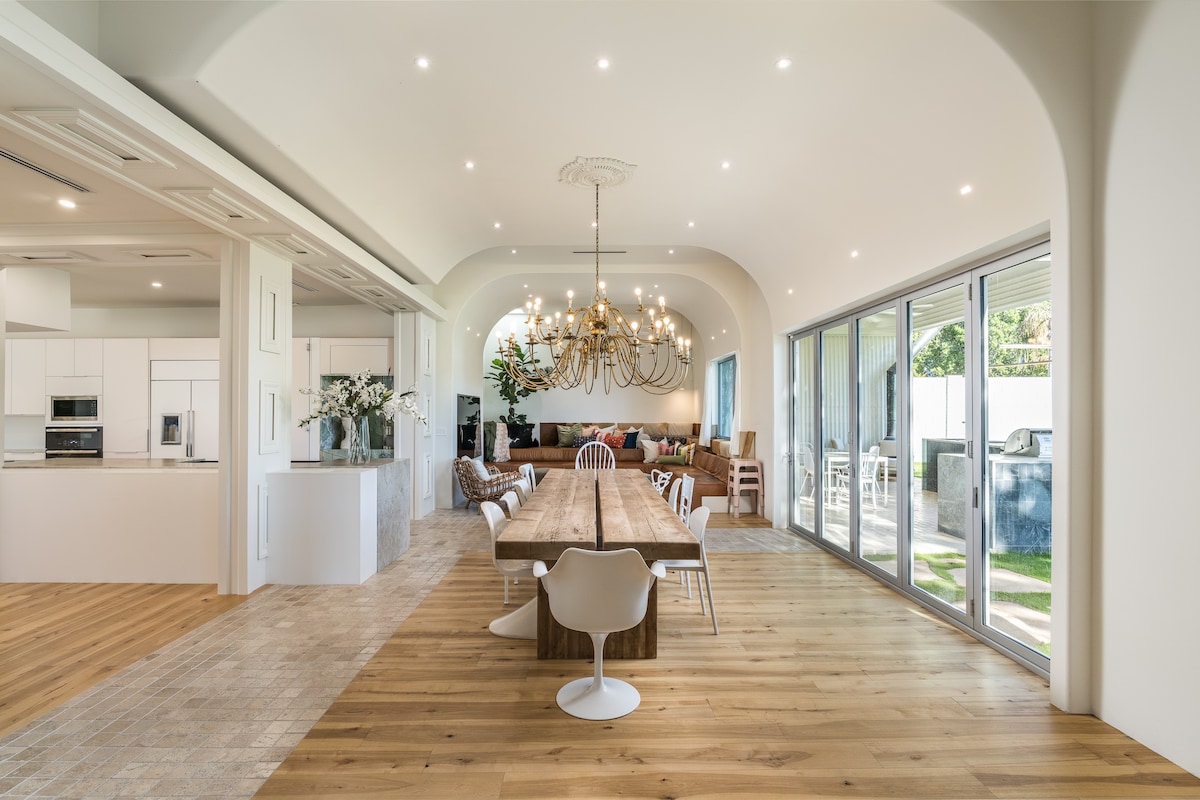 Designer Mansion - Indoor Pickleball & Sleeps 20+