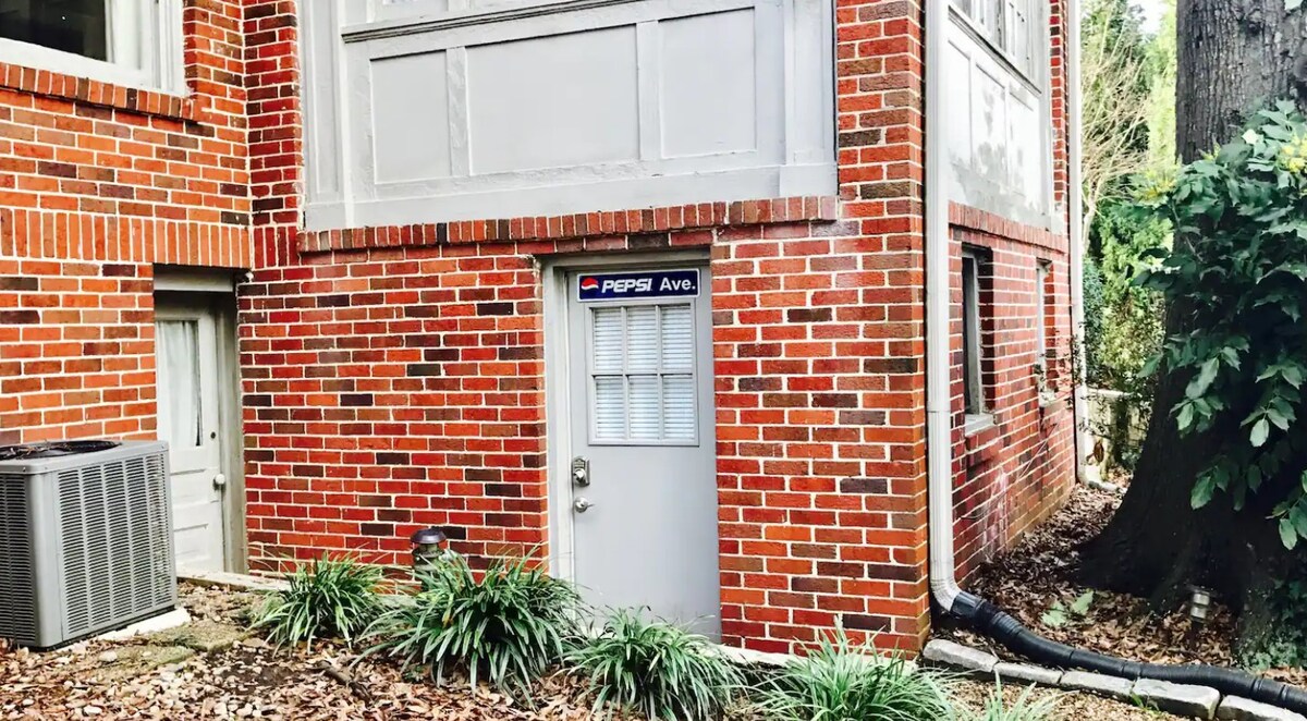 Emory guest room, sleeps 2