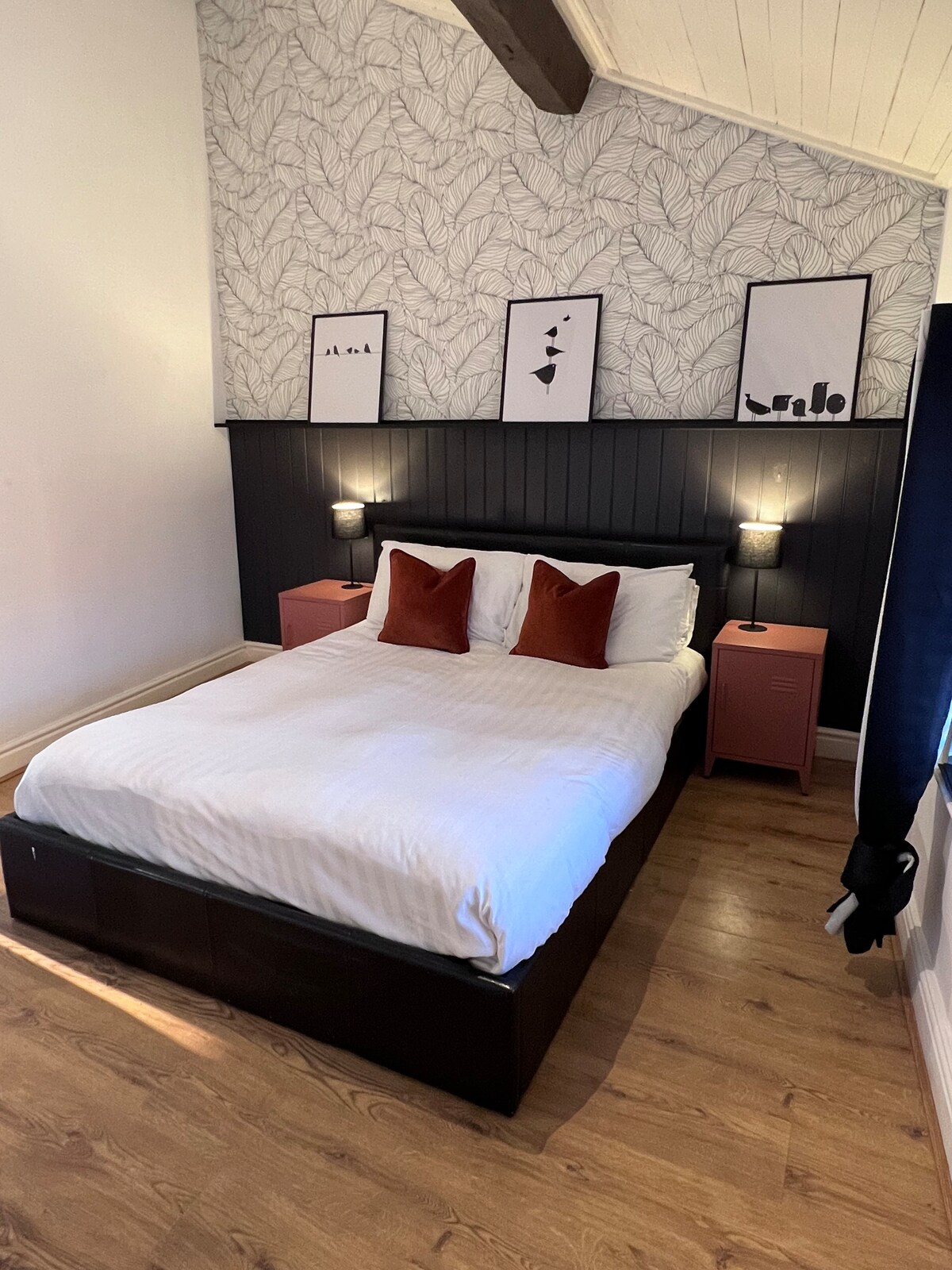 Stylish and Central - 2 bed, sleeps 4