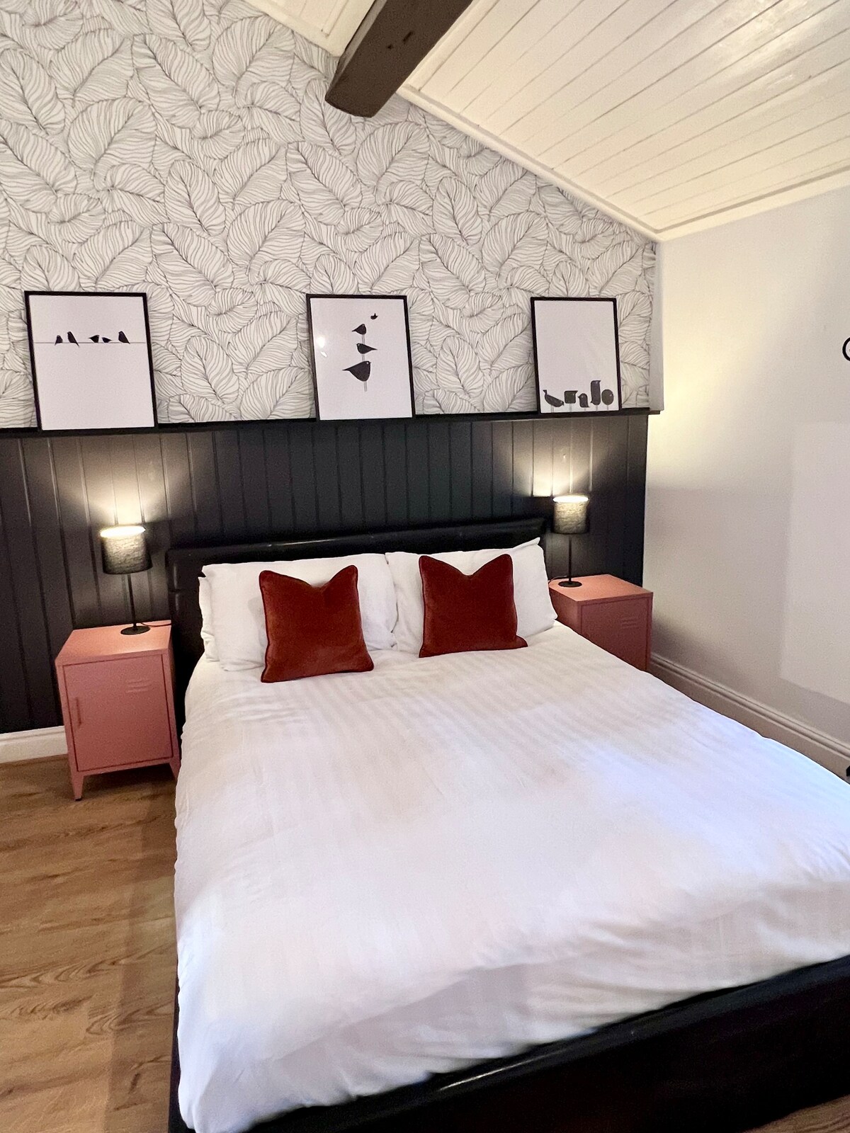 Stylish and Central - 2 bed, sleeps 4