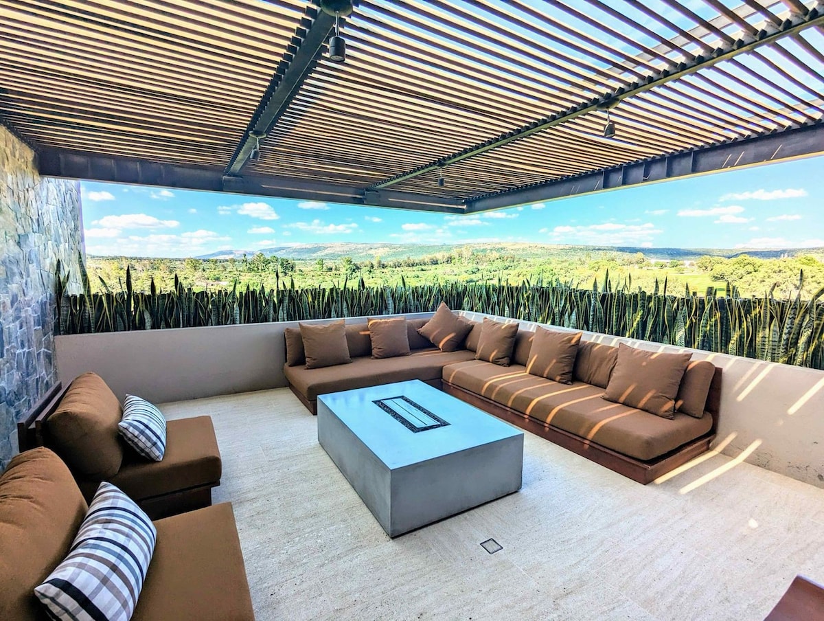 Casa Capricho 5BR Villa in Ventanas Golf Community