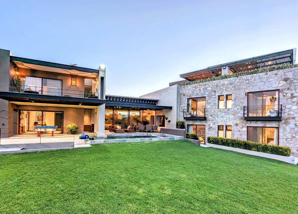 Casa Capricho 5BR Villa in Ventanas Golf Community