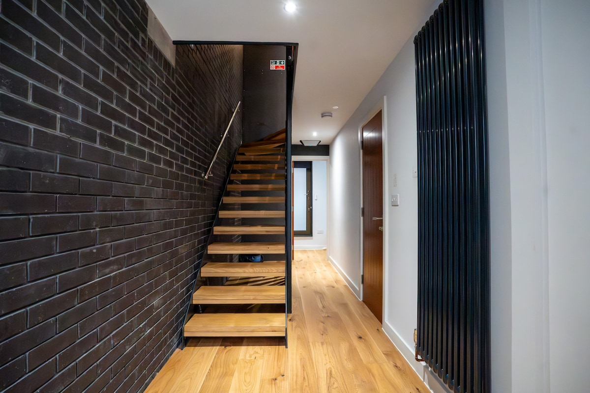Luxury Townhouse I Private Roof Terrace I Sleeps10 - Picture 12