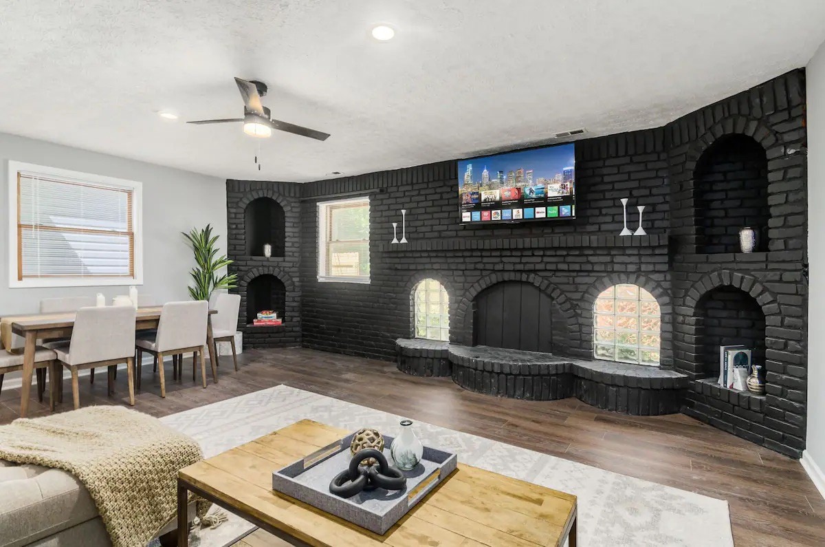 Suburban oasis perfect for families & groups