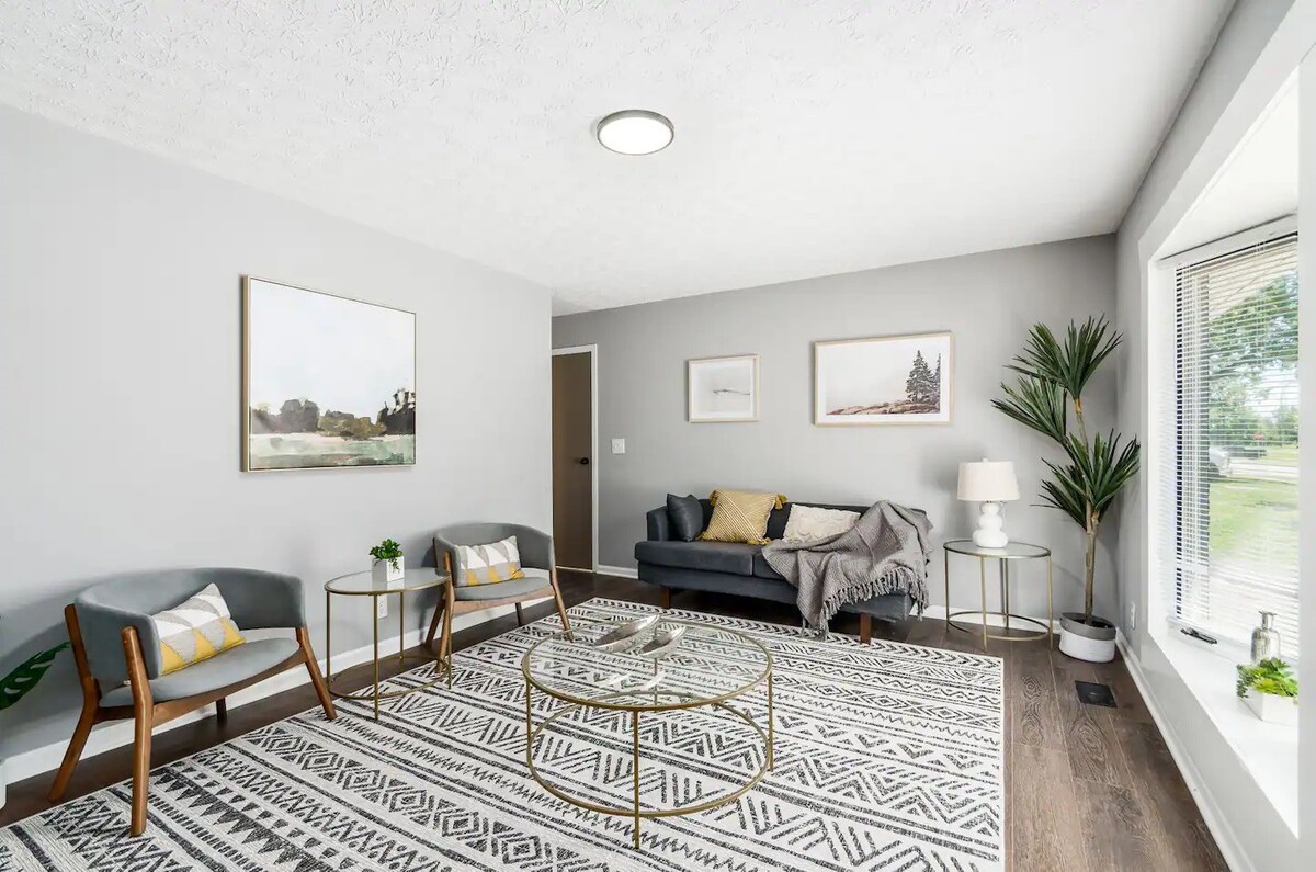 Suburban oasis perfect for families & groups