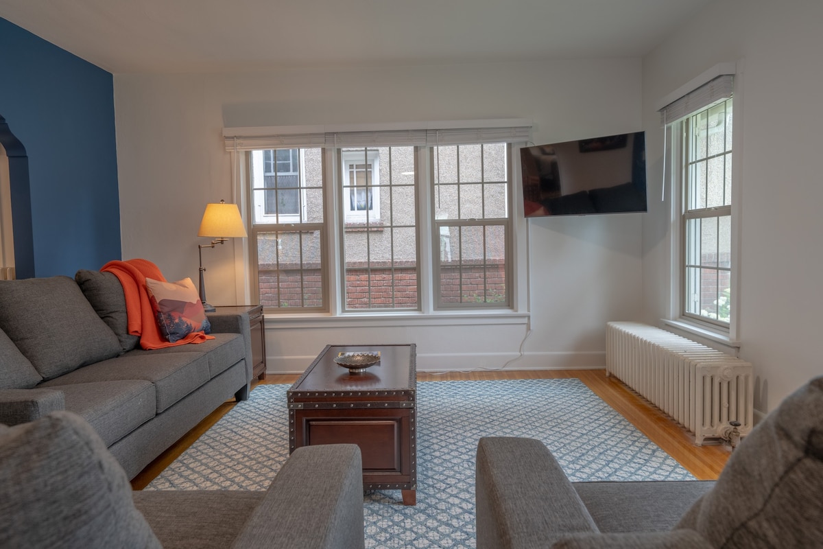 Steps to Manito Park | Home + Private Suite
