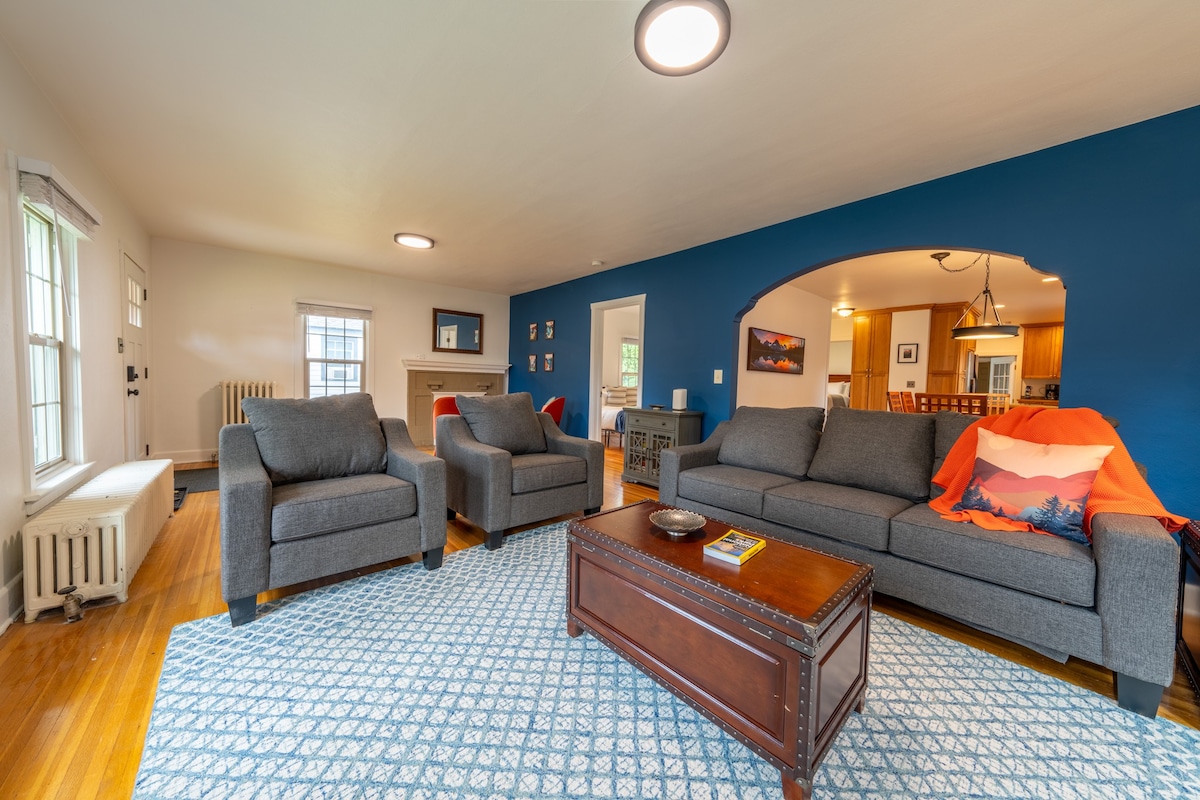 Steps to Manito Park | Home + Private Suite