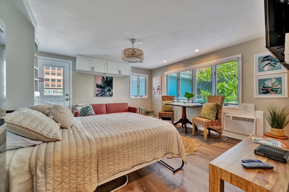 Waterfront Condo, Htd Pool, Across From Beach