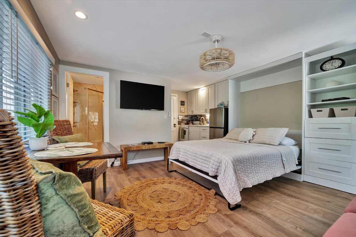 Waterfront Condo, Htd Pool, Across From Beach
