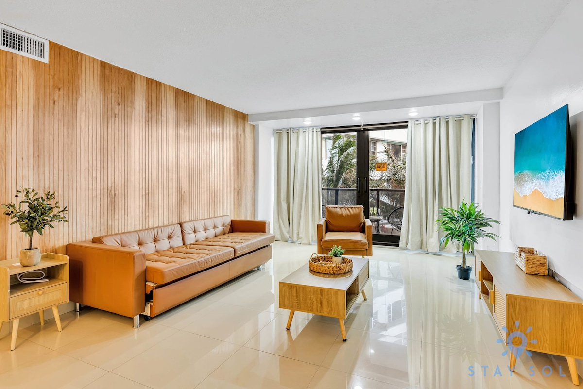 Trendy Apartment • Resort‐Style Pool