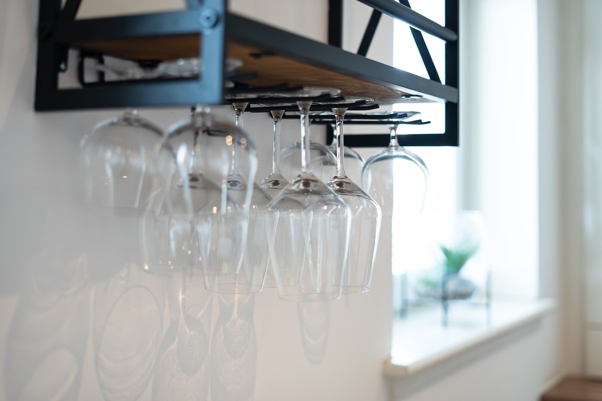 Near Airport - Free Parking