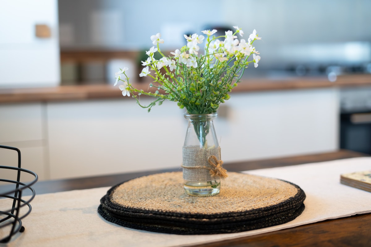 Near Airport - Free Parking