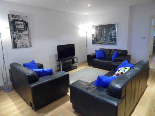 Modern 2 bedroom Apt next to SSE Hydro and SEC