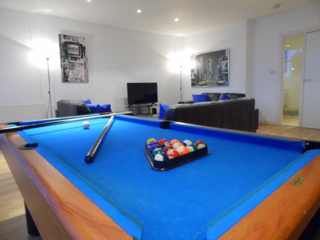 Modern 2 bedroom Apt next to SSE Hydro and SEC