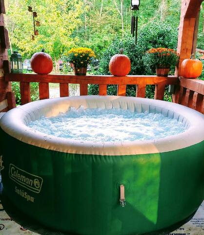 Cozy Country Cabin | Hot Tub + Outdoor Charm