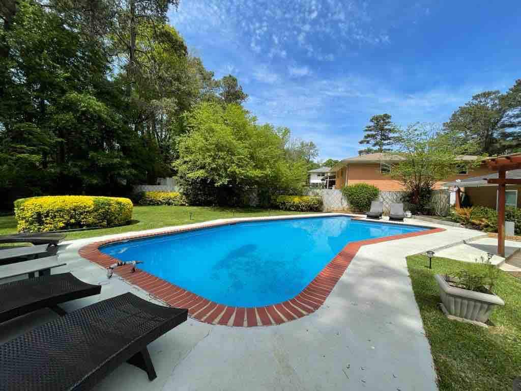 Atlanta Private Pool Retreat ⢠5BR Home Sleeps 14